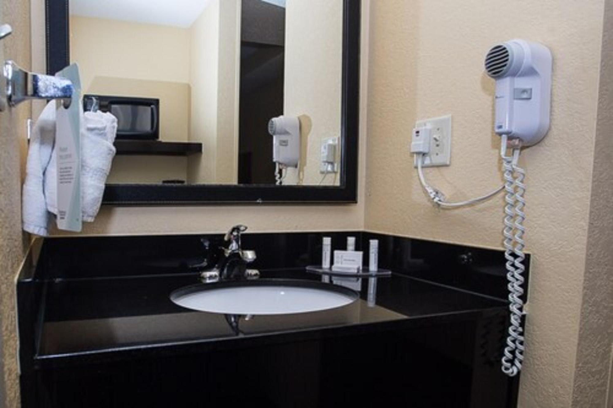 Fairfield Inn & Suites By Marriott Boston Milford Bagian luar foto